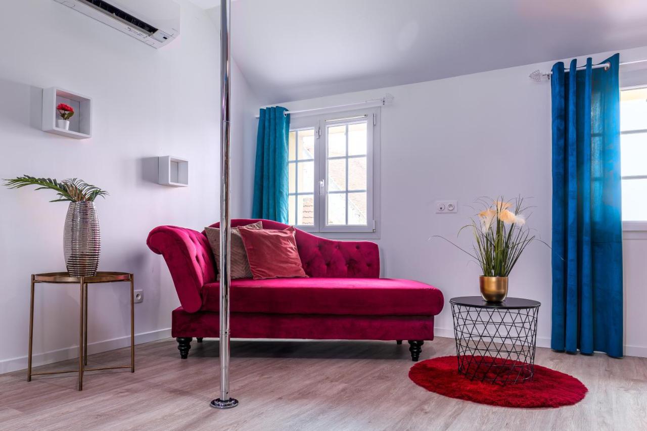 Pezarches Suite L'Echappee - Maison Romantique - Spa & Sauna Privatif- Pole Dance - Lit Rond Avec Miroir Au Plafond מראה חיצוני תמונה