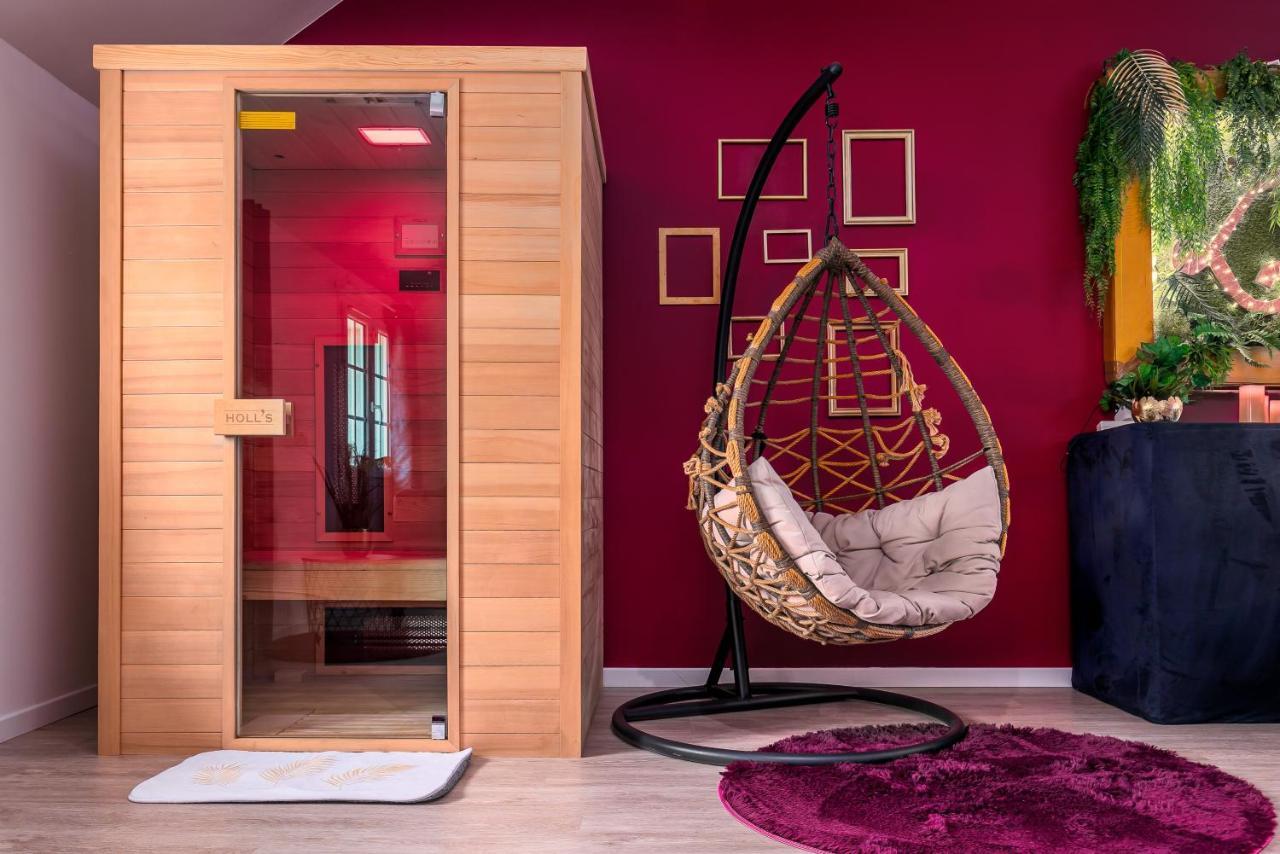 Pezarches Suite L'Echappee - Maison Romantique - Spa & Sauna Privatif- Pole Dance - Lit Rond Avec Miroir Au Plafond מראה חיצוני תמונה