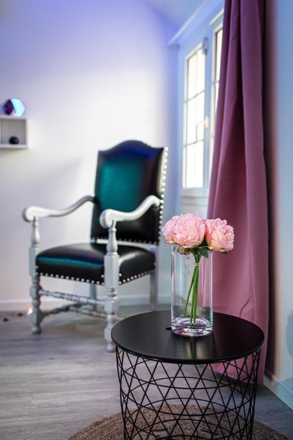 Pezarches Suite L'Echappee - Maison Romantique - Spa & Sauna Privatif- Pole Dance - Lit Rond Avec Miroir Au Plafond מראה חיצוני תמונה