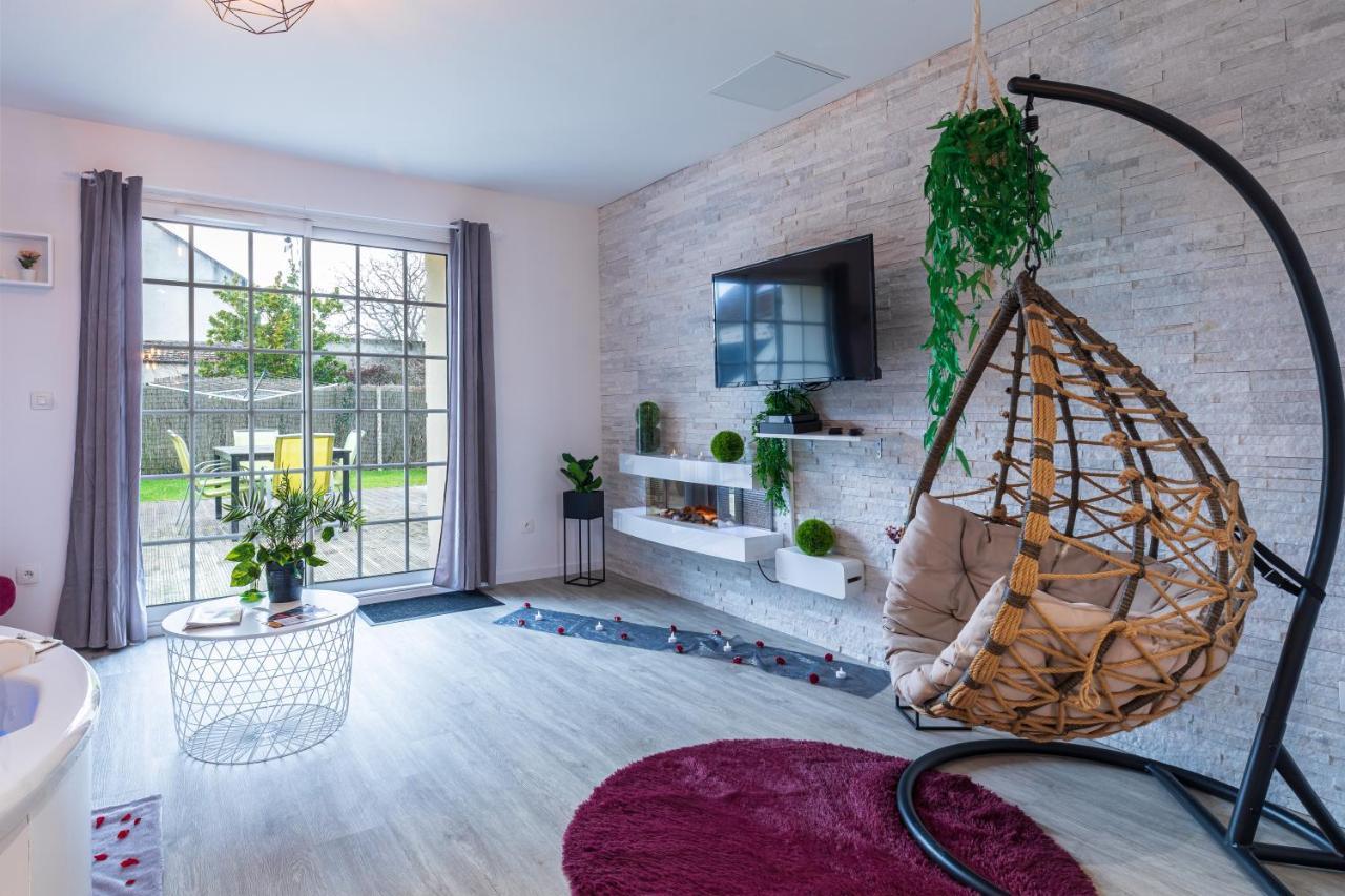 Pezarches Suite L'Echappee - Maison Romantique - Spa & Sauna Privatif- Pole Dance - Lit Rond Avec Miroir Au Plafond מראה חיצוני תמונה