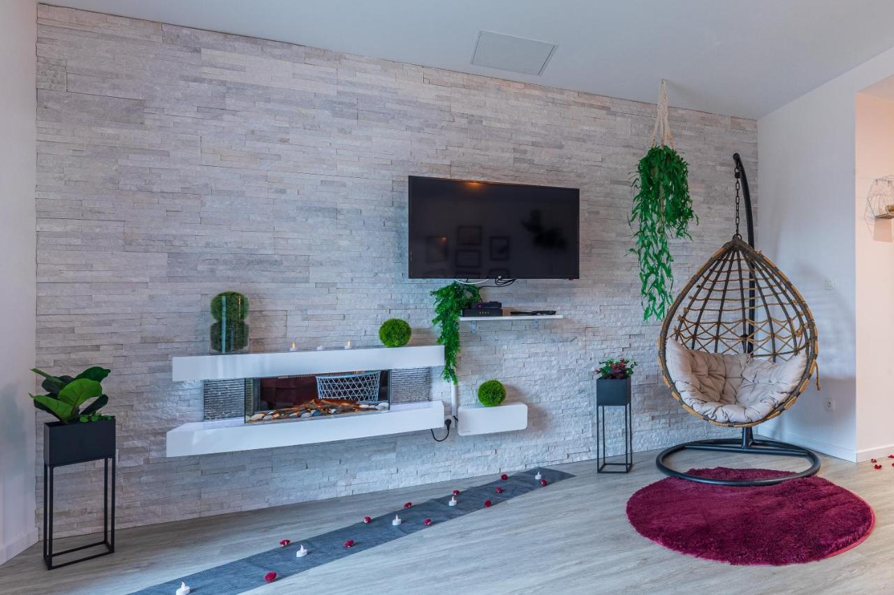 Pezarches Suite L'Echappee - Maison Romantique - Spa & Sauna Privatif- Pole Dance - Lit Rond Avec Miroir Au Plafond מראה חיצוני תמונה