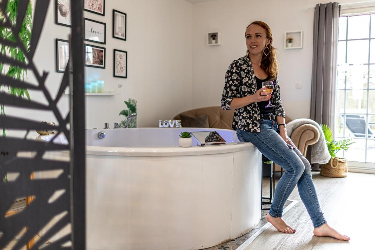 Pezarches Suite L'Echappee - Maison Romantique - Spa & Sauna Privatif- Pole Dance - Lit Rond Avec Miroir Au Plafond מראה חיצוני תמונה